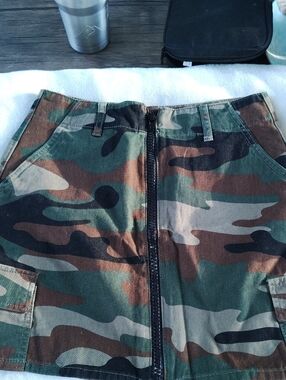 Forever 21 Olive Green Camo Mini Skirt 37